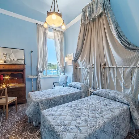Vintage Apartment *